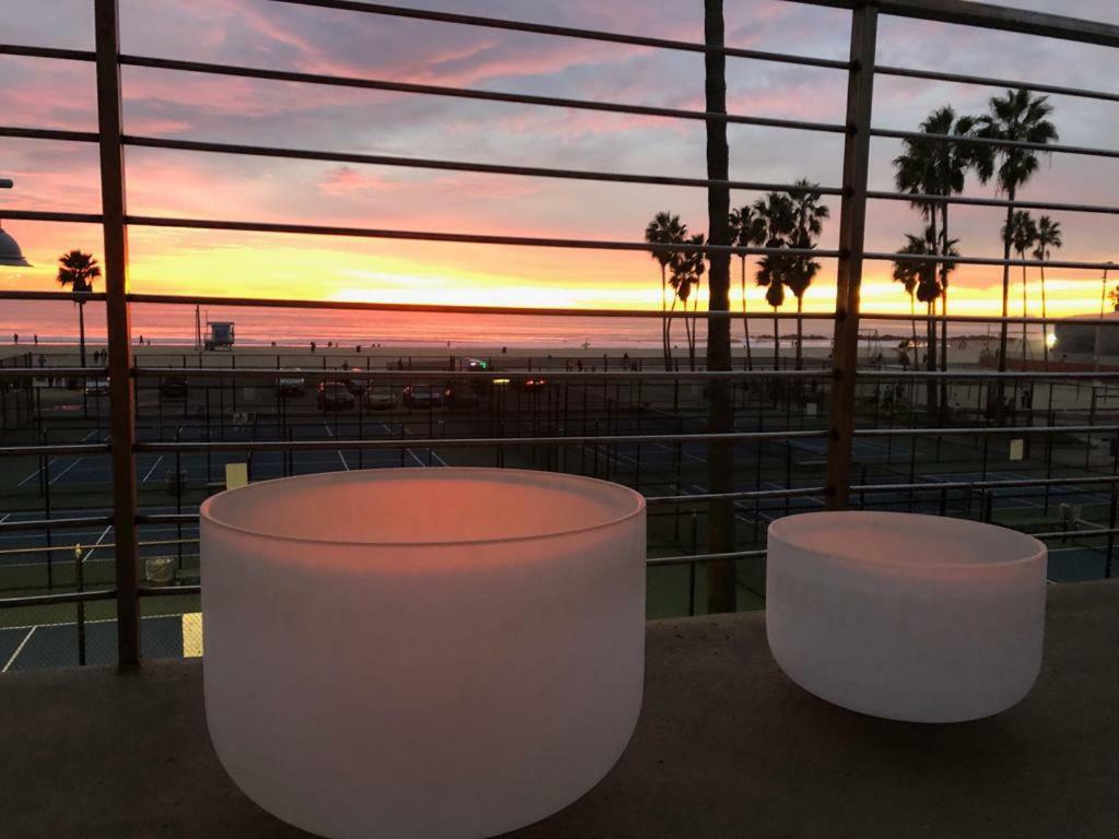 Ocean Front Vortex Female Hostel Private Rooms Free Bikes Los Ángeles Exterior foto